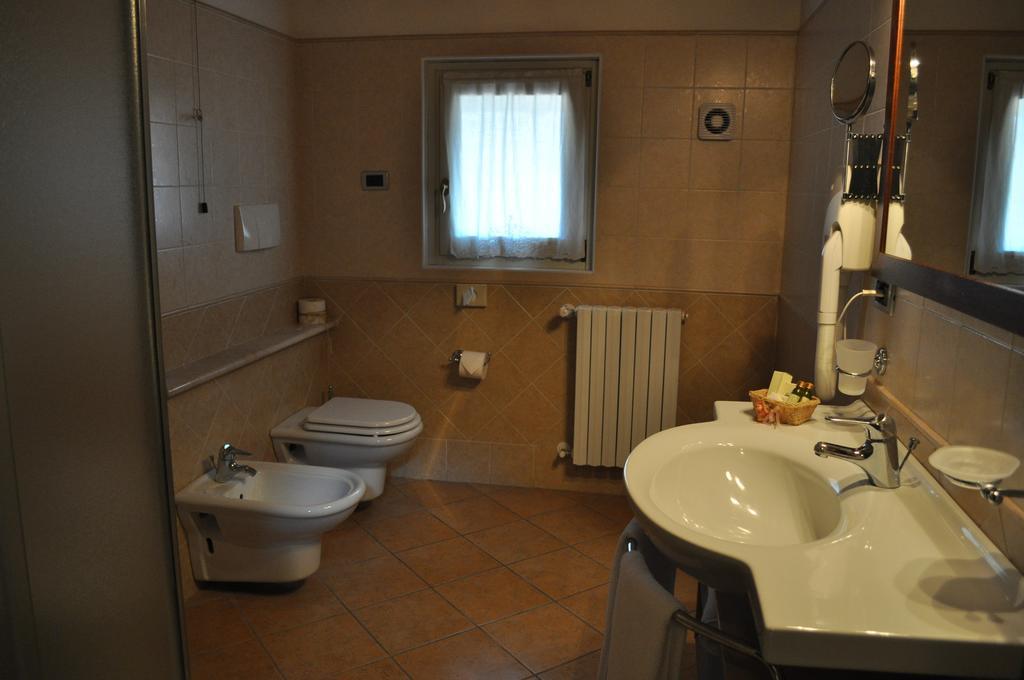 Hotel La Corte Bedizzole الغرفة الصورة